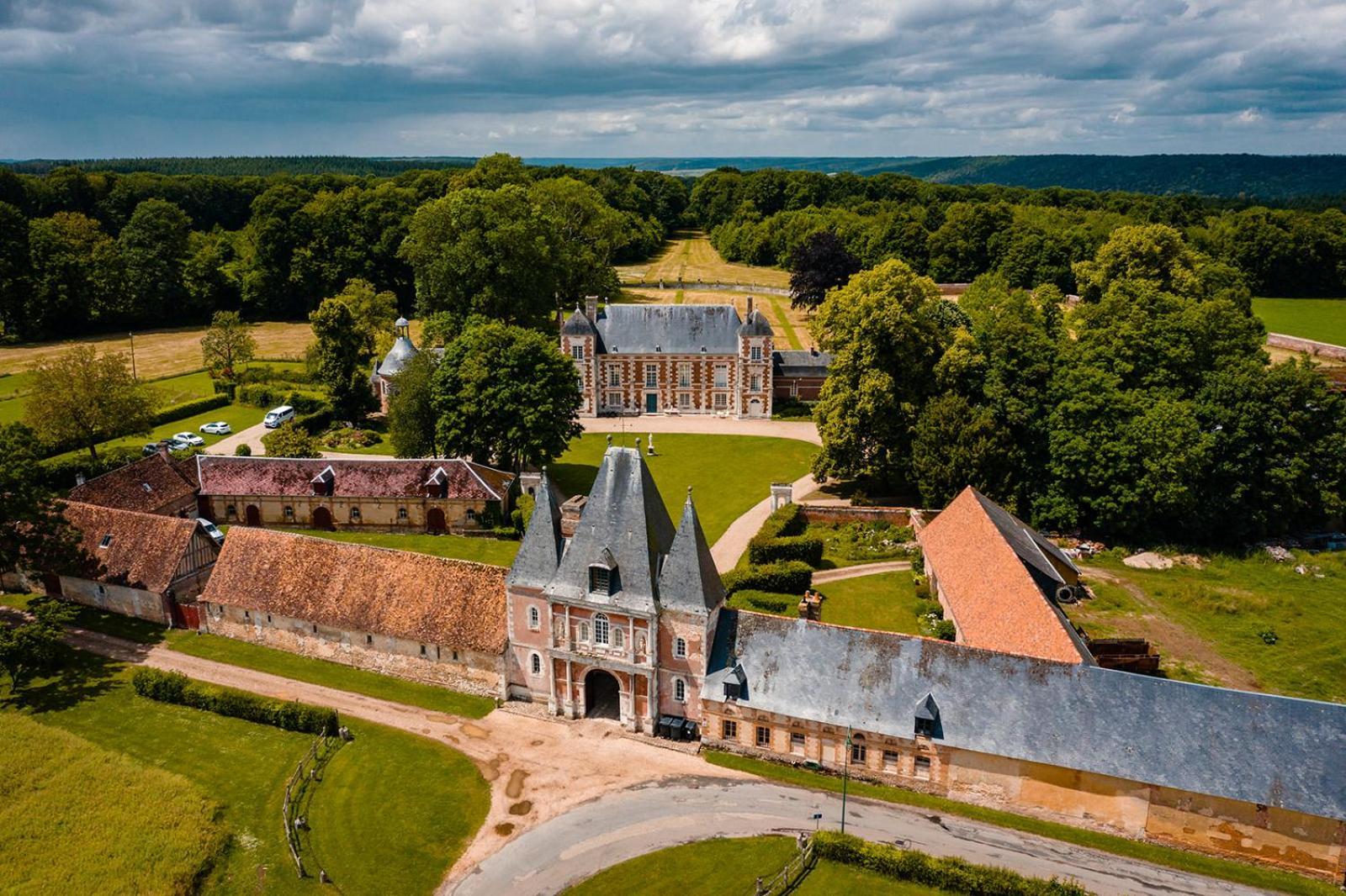 Le Chateau De Bonnemare - Bed And Breakfast Radepont Buitenkant foto