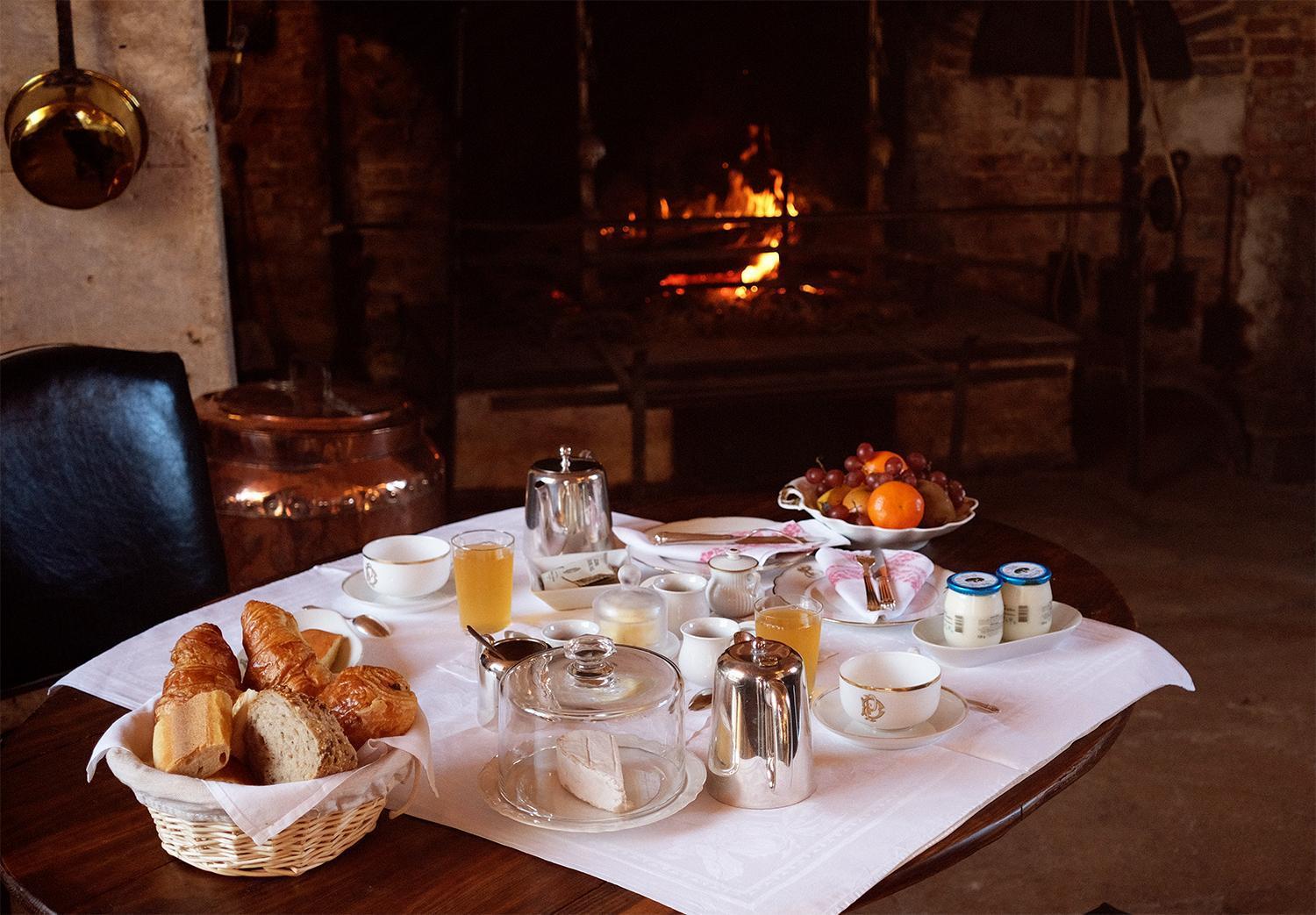 Le Chateau De Bonnemare - Bed And Breakfast Radepont Buitenkant foto